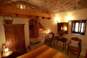 Casa (Alkmene) | Escritorio, insonorización, tabla de planchar con plancha y wifi gratis 