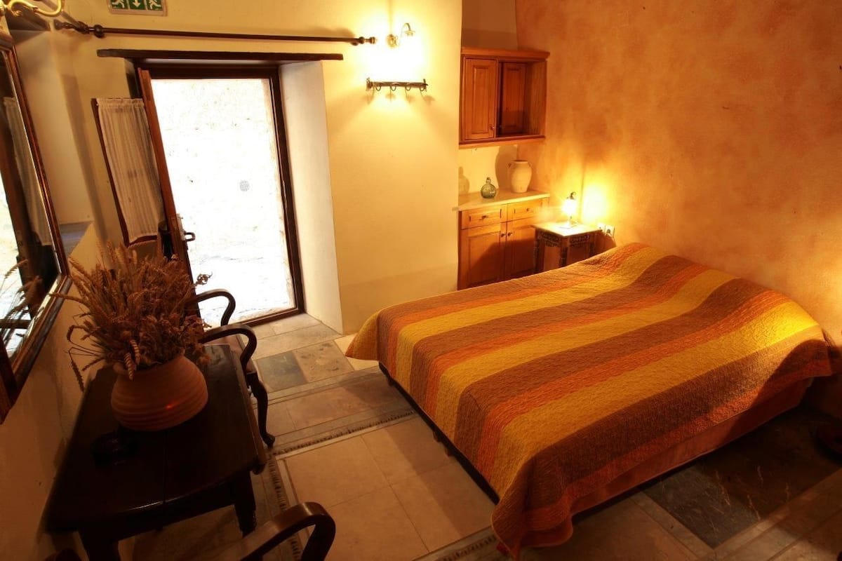 Casa (Alkmene) | Escritorio, insonorización, tabla de planchar con plancha y wifi gratis