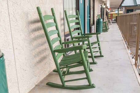 Mountain Breeze Motel - Image 19