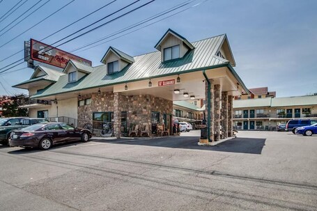 Mountain Breeze Motel - Image 20