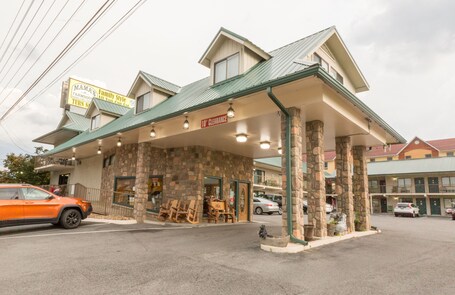 Mountain Breeze Motel - Image 2