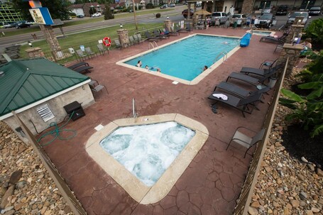 Mountain Breeze Motel - Image 35