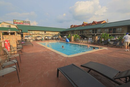 Mountain Breeze Motel - Image 26