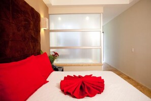 Luxury Villa, 4 Bedrooms | 1 bilik tidur, meja, seterika/papan seterika, Wi-fi percuma 
