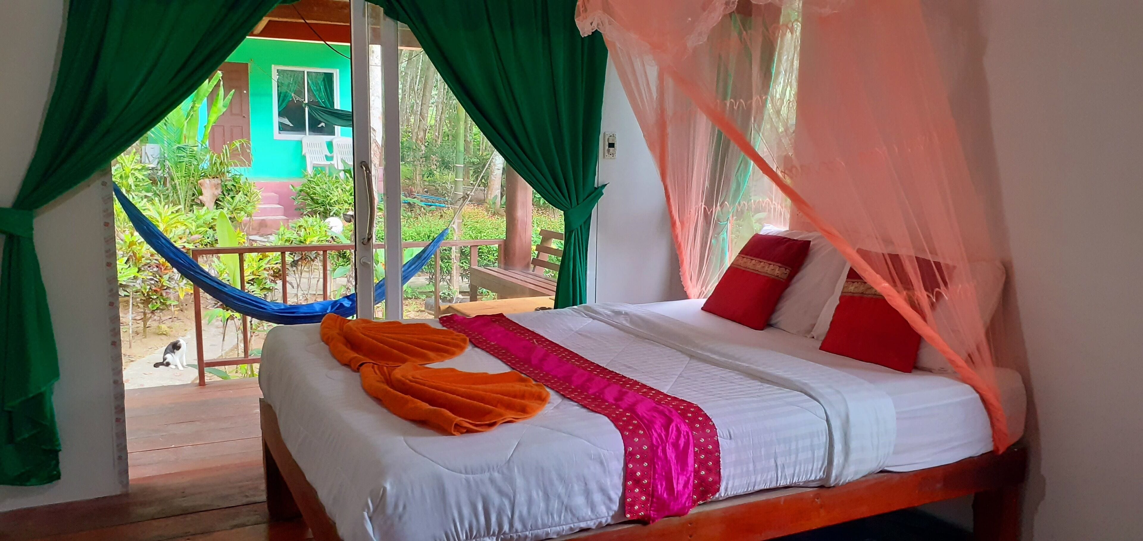 Bungalow – standard | Senger med Select Comfort-madrass og skrivebord