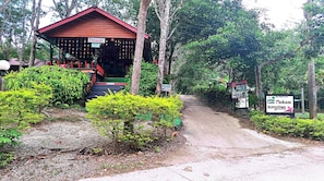 Breakfast, lunch and dinner served  - Lanta Maikeaw Bungalow (Ko Lanta)