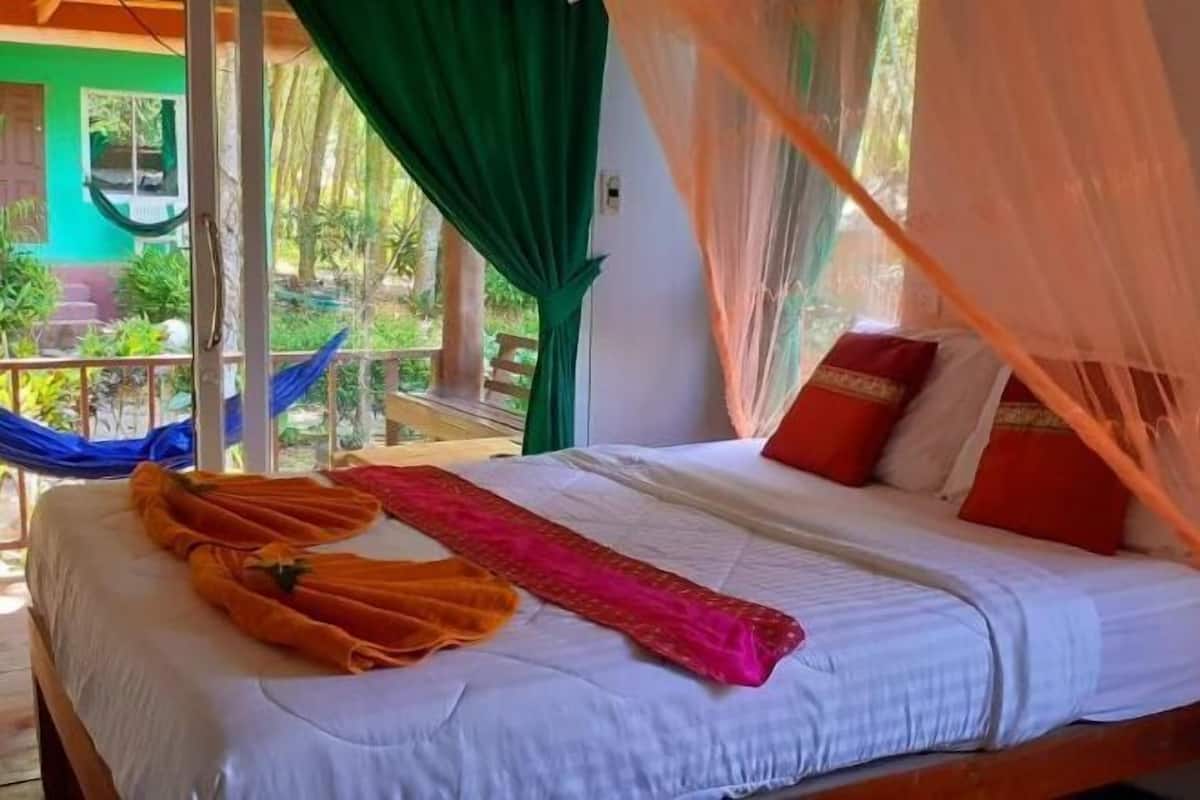 1 bedroom, Select Comfort beds, desk, laptop workspace
