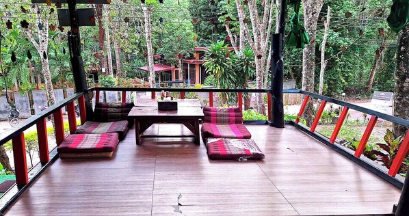 Breakfast, lunch, dinner served; Thai cuisine 