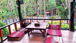 Breakfast, lunch, dinner served; Thai cuisine 