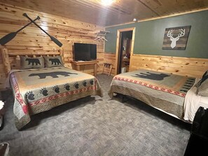 Habitación Deluxe doble, 2 camas de matrimonio | Wifi gratis, ropa de cama, accesible en silla de ruedas