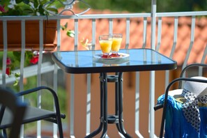 Outdoor dining - Mamaral Resort (Agerola)