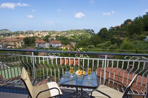 Premium bedding, minibar, desk, blackout drapes - Mamaral Resort (Agerola)