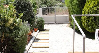 Ericeira Chill Hill Hostel & Private Rooms - Peach Garden