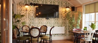 Kings Head Hotel by Greene King Inns