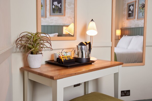 Mini Double | Desk, free WiFi, bed sheets - Kings Head Hotel by Greene King Inns (Norwich)