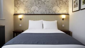 Double Room | Desk, blackout curtains, free WiFi