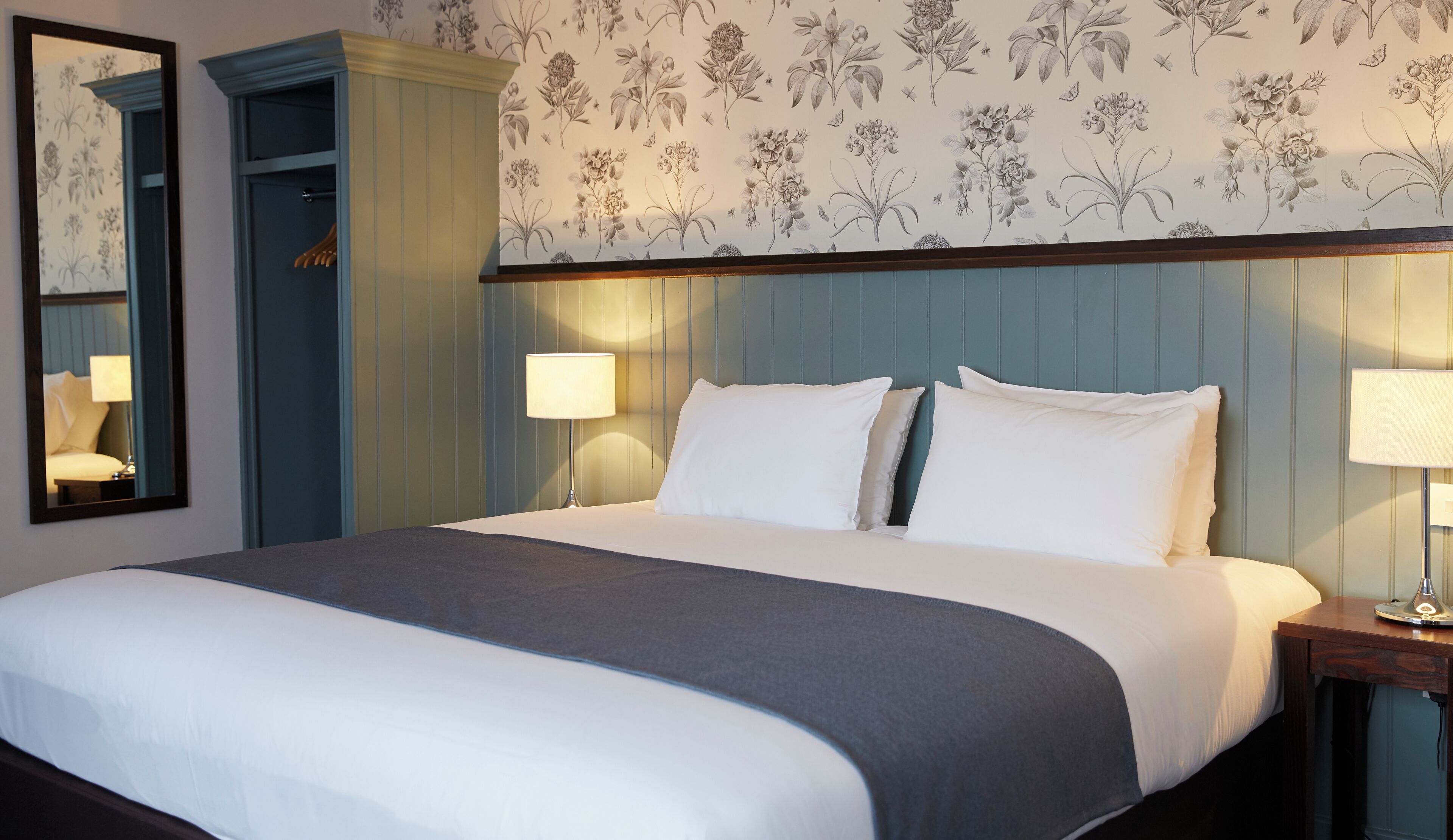 Superior Double Room | Desk, blackout drapes, free WiFi