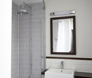 Four Poster Double Room | Bathroom | Shower, free toiletries, hair dryer, towels