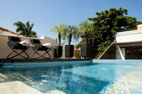 Beltéri medence, szabadtéri medence