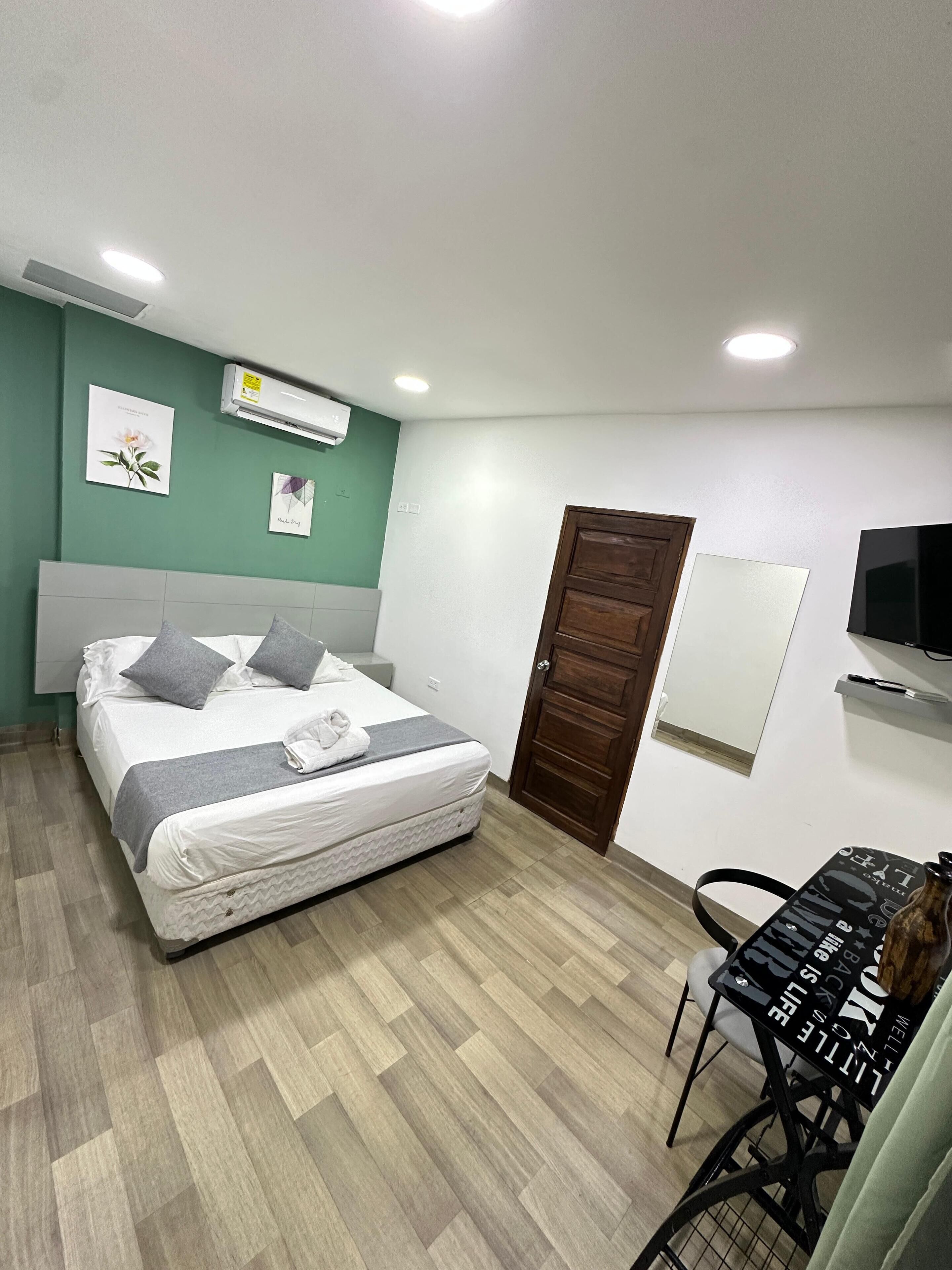 Chambre Double, 1 lit double | Literie de qualité supérieure, coffres-forts dans les chambres