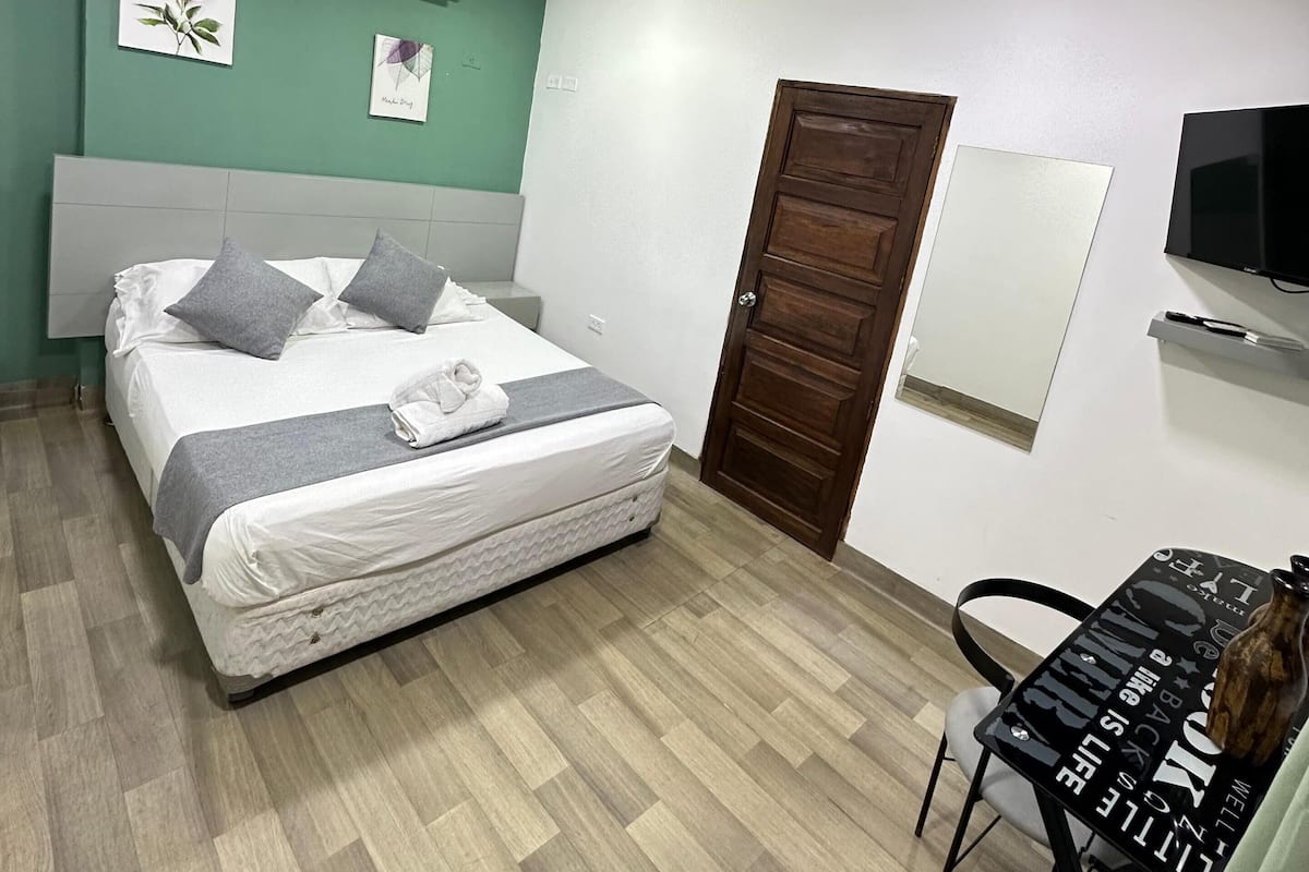 Chambre Double, 1 lit double | Literie de qualité supérieure, coffres-forts dans les chambres