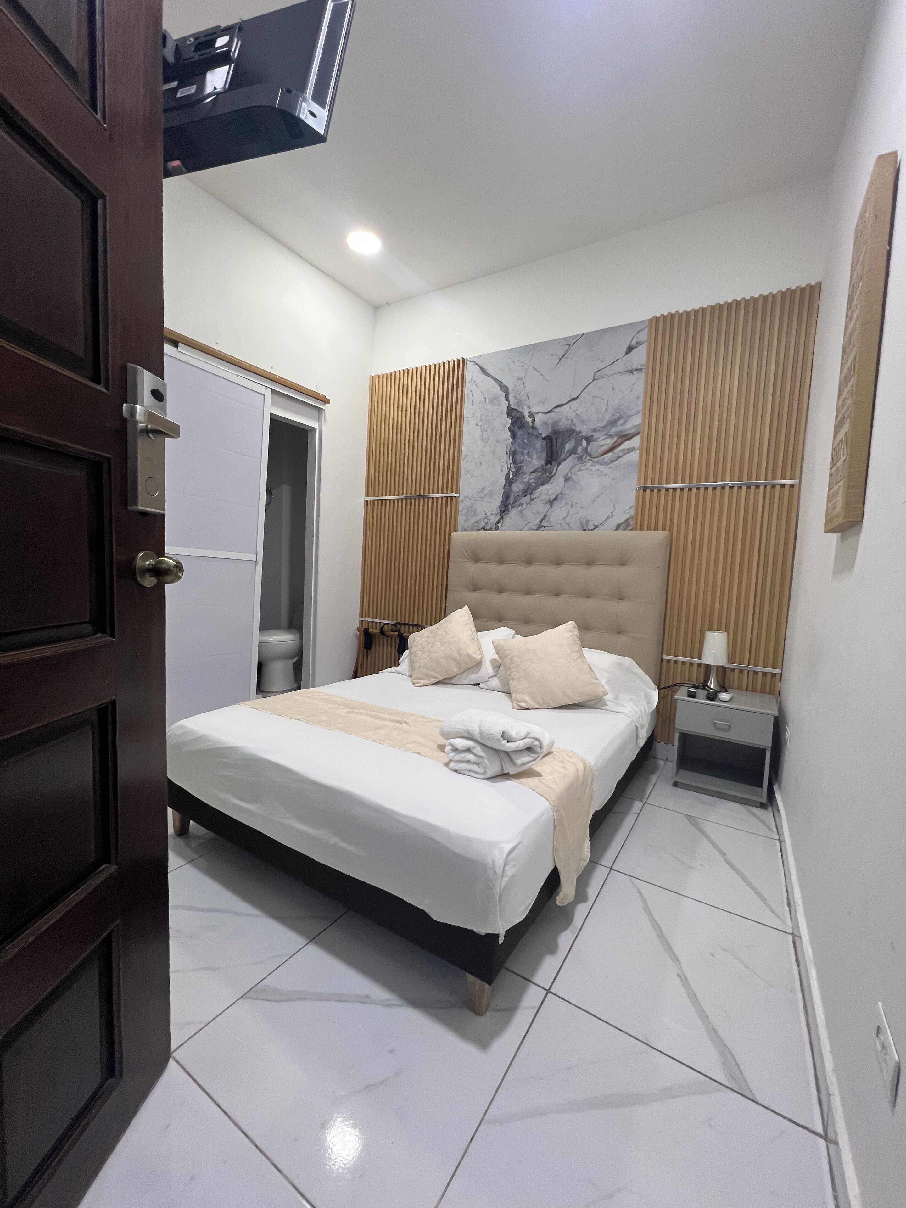 Economy Double Room without window,  First Floor | Literie de qualité supérieure, coffres-forts dans les chambres