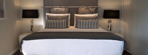 Suite Pimenta | Premium bedding, minibar, in-room safe, individually decorated - Casa Geranio (Rio de Janeiro)