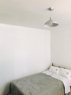 Premium bedding, down comforters, individually decorated - The Florian's B&B (Víctor Larco Herrera)
