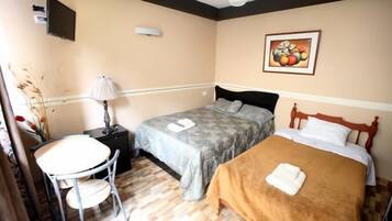 Room, Private Bathroom (With 2 beds) | Premium bedding, down comforters, individually decorated