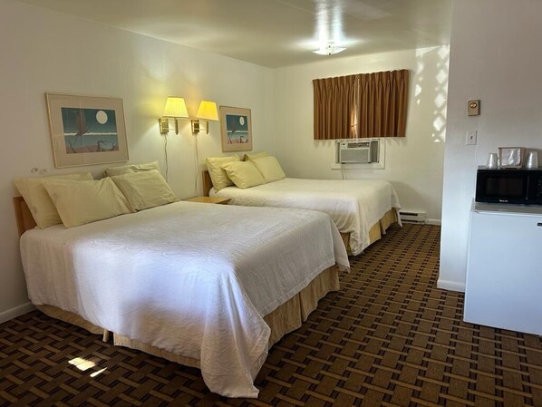 Double Room, 2 Queen Beds | Free WiFi, bed sheets - Ski's Western Motel (Great Falls)