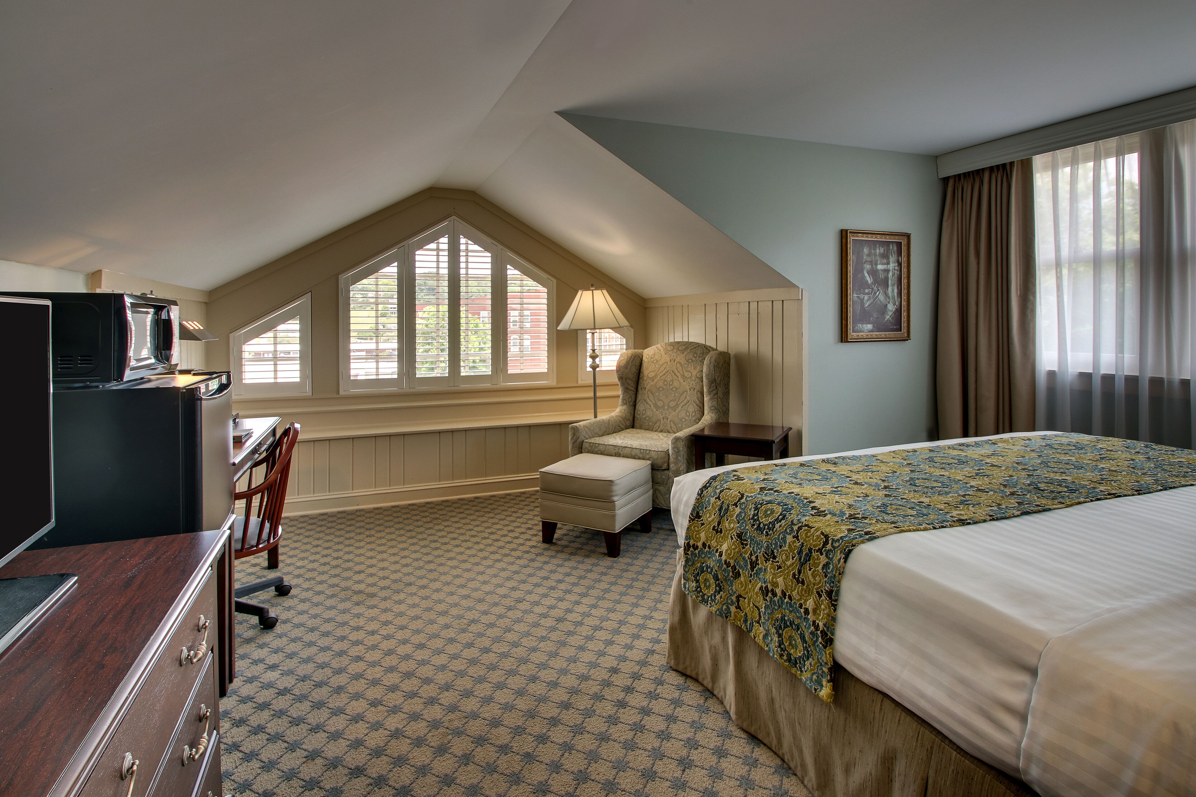 suite, 1 king bed | premium bedding, desk, soundproofing, iron/ironing board