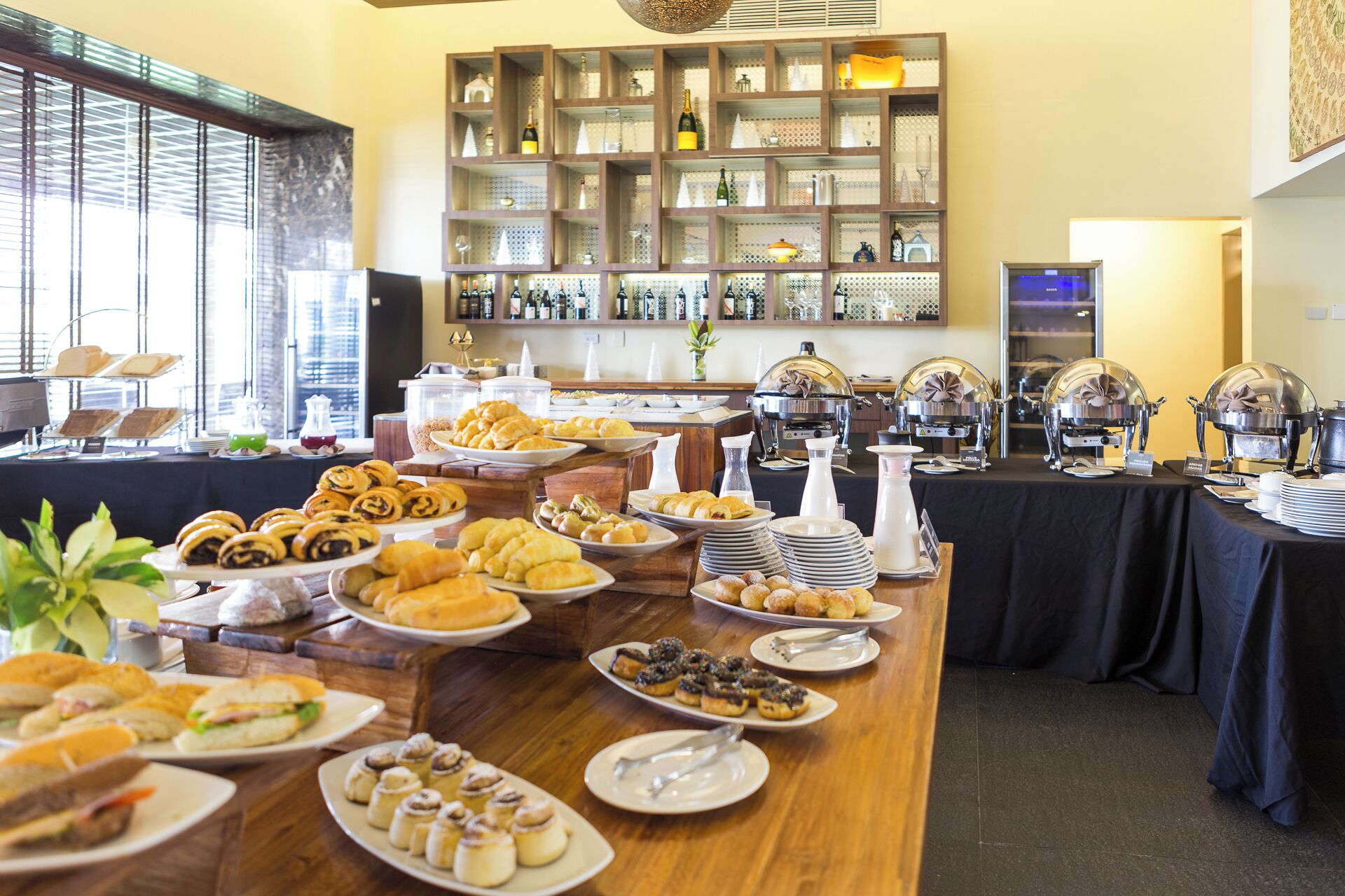 Free daily buffet breakfast