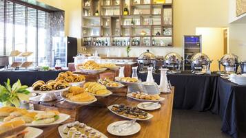 Free daily buffet breakfast