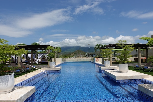 Hồ bơi ngoài trời, lều miễn phí, dù/ô trên bãi biển/hồ bơi