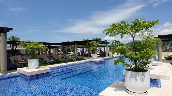 Outdoor pool, free cabanas, pool umbrellas