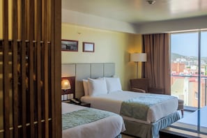 Habitació doble Deluxe, balcó | 1 dormitori, roba de llit d'alta qualitat i cobrellits