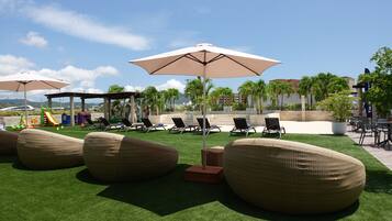 Outdoor pool, free cabanas, pool umbrellas