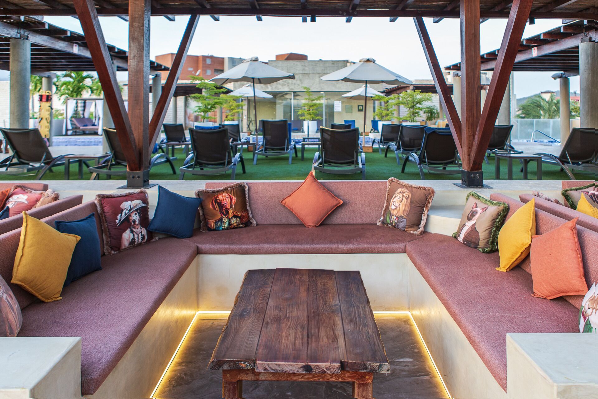 Poolside bar