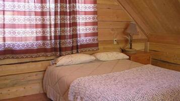 Traditional Cabin, 2 Bedrooms, 2 Bathrooms | 2 bedrooms, free rollaway beds, free WiFi