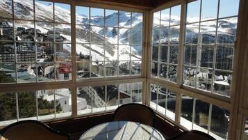 Breakfast, lunch, dinner served; local cuisine