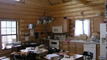 Deluxe Cabin, Multiple Bedrooms, 2 Bathrooms | Private kitchen | Fridge, microwave, coffee/tea maker, cookware/dishes/utensils