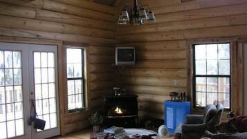 Deluxe Cabin, Multiple Bedrooms, 2 Bathrooms | Living room | TV, fireplace