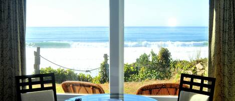 Romantic Room, 1 Queen Bed, HOT TUB, Oceanfront (Access via Stairs) | Pemandangan dari kamar