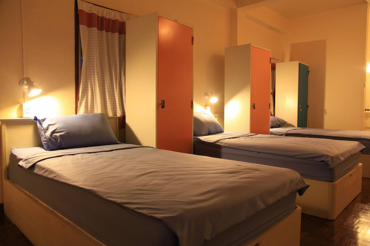 Dorm 3beds mixed - AirCon | 書桌、折疊床/加床、免費無線上網、床單