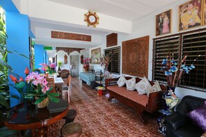 Lobby sitting area - Saithong House (Chiang Mai)