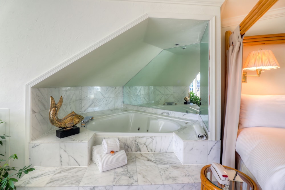 Lighthouse Club Hotel by null