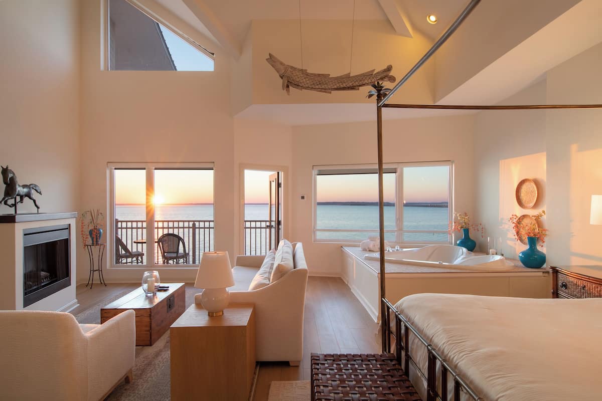 Luxury Suite, 1 King Bed, Fireplace, Bay View (Jacuzzi NO.9) | 1 bedroom, Frette Italian sheets, premium bedding, down duvets