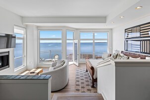 Luxury Suite, 2 Bedrooms, Fireplace, Bay View (Jacuzzi Bliss) | Frette Italian sheets, premium bedding, down comforters, in-room safe