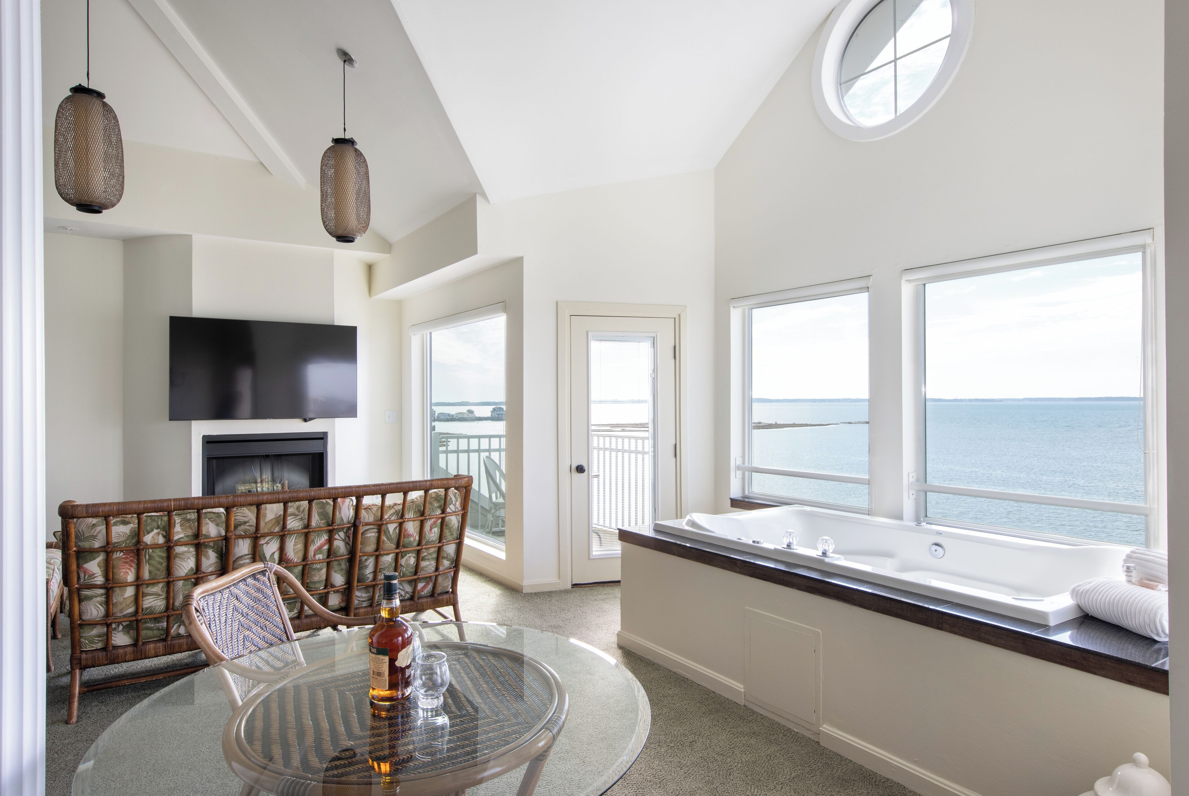 Luxury Penthouse, 1 King Bed, Fireplace, Bay View (Jacuzzi South Beach) | Frette Italian sheets, premium bedding, down comforters, in-room safe