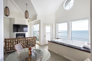 Luxury Penthouse, 1 King Bed, Fireplace, Bay View (Jacuzzi South Beach)